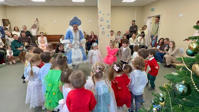 Новогодний хоровод со Снегурочкой